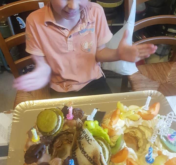 Stève a fait 8 ans le 1er juillet. Réalisé par la …