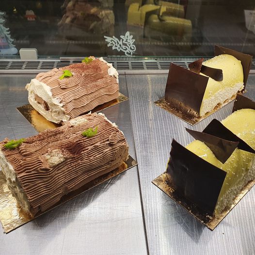 Nos bûches sont entièrement maison, génoise à la f…