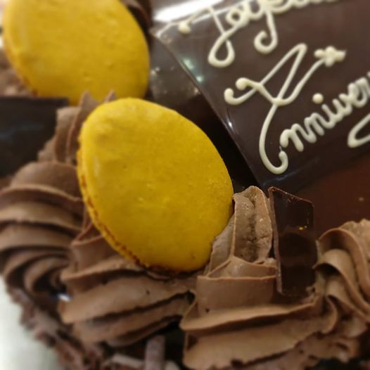 Commande de trois chocolats de 6 personnes . Tout…