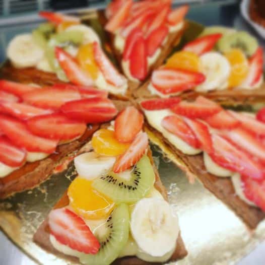 Les tartes aux fruits et fraises sont arrivées  d…